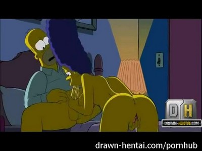 Гомер Симпсон и Мардж сближаются интимно.